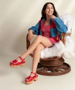 Discount Dermot In Begonia Stud Women Platforms