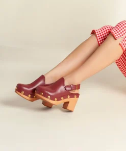 Outlet Hari In Merlot Stud Women Clogs
